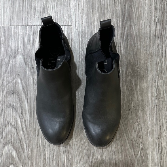 DLG Women’s Size 7 Brown Vegan Leather Chelsea Boot - Picture 5 of 9